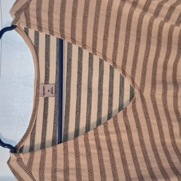 Old Navy Women's cream and grey striped dress - Picture 2 of 4